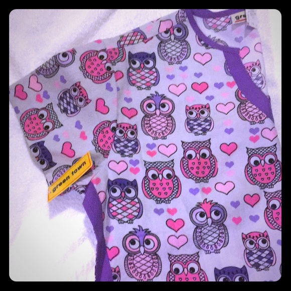 GREEN TOWN Tops - NWT 💕 OWLS HEARTS LOVE BIRD SCRUB TOP M XL